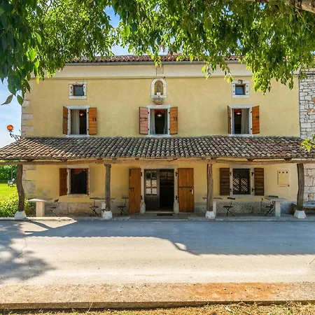 Holiday home Gigi Tinjan